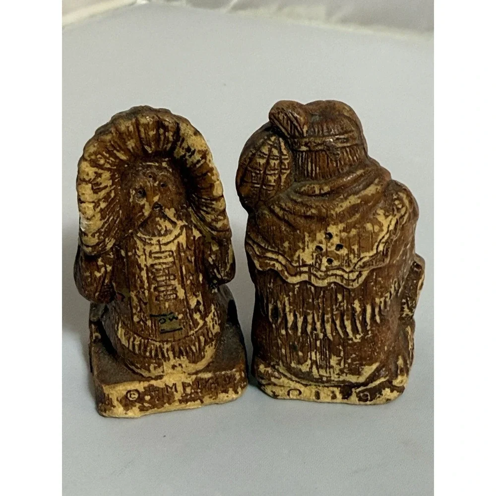 Vintage  Syroco Wood Indian Chief & Squaw Western Salt & Pepper Shaker Set